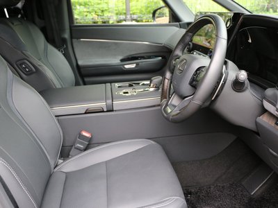 صورة 10 لـ 2024 Lexus LM