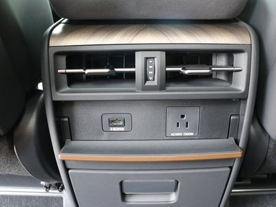 صورة 39 لـ 2024 Lexus LM