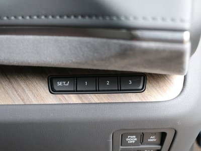 صورة 18 لـ 2024 Lexus LM