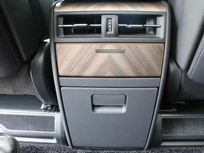صورة 38 لـ 2024 Lexus LM