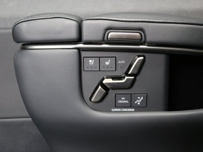 صورة 41 لـ 2024 Lexus LM