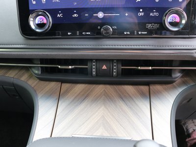 صورة 30 لـ 2024 Lexus LM