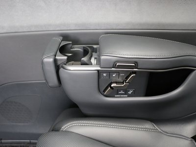 صورة 42 لـ 2024 Lexus LM