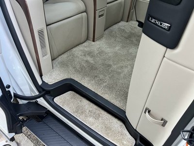 2024 Lexus LM photo 43