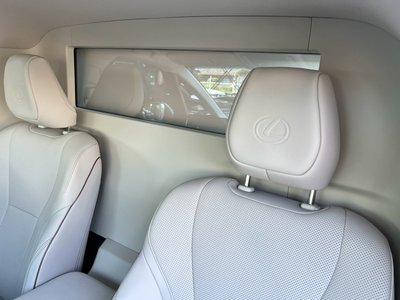 2024 Lexus LM photo 40