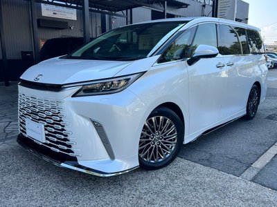 2024 Lexus LM photo 3