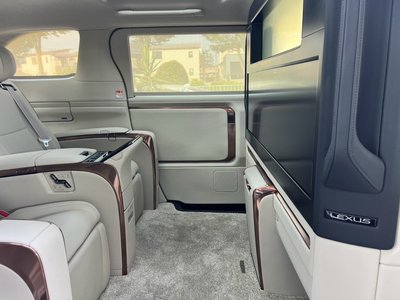 2024 Lexus LM photo 45