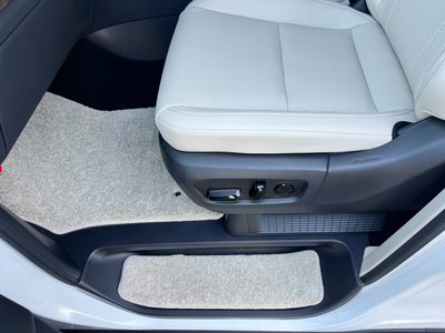 2024 Lexus LM photo 37