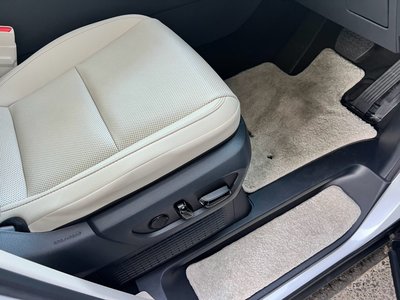 2024 Lexus LM photo 47