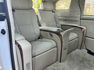 2024 Lexus LM photo 44