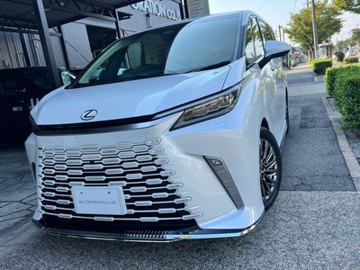 2024 Lexus LM photo 6