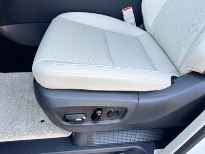 2024 Lexus LM photo 38