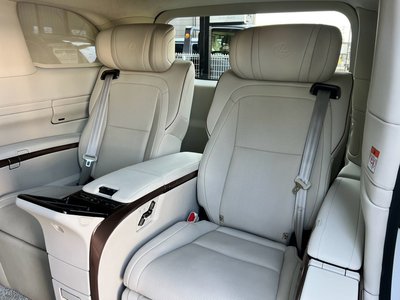 2024 Lexus LM photo 30