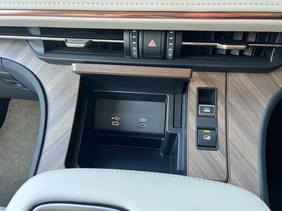 2024 Lexus LM photo 57