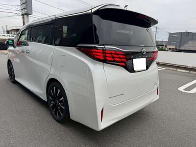 2025 Toyota ALPHARD — фото 4