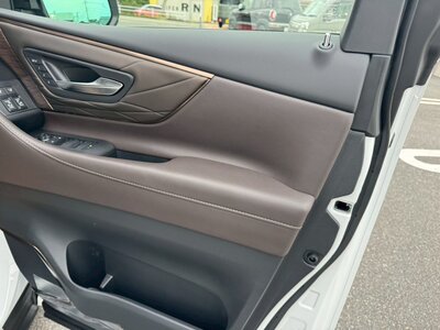 2025 Toyota ALPHARD — фото 17