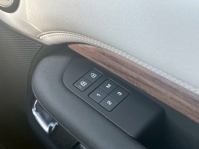 2025 LAND Rover DISCOVERY thumbnail 36