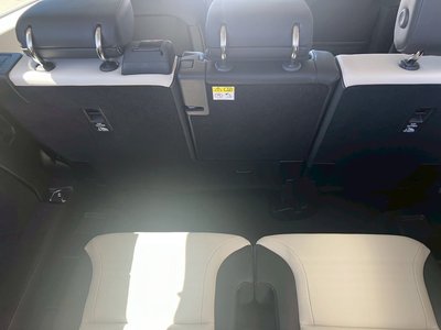 2025 LAND Rover DISCOVERY thumbnail 33