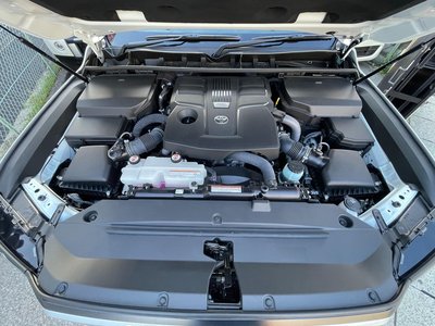 صورة 31 لـ 2025 Toyota LAND CRUISER 300