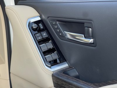 صورة 24 لـ 2025 Toyota LAND CRUISER 300