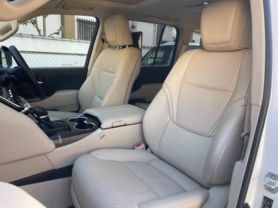 صورة 14 لـ 2025 Toyota LAND CRUISER 300