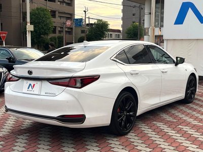 2023 Lexus ES thumbnail 17