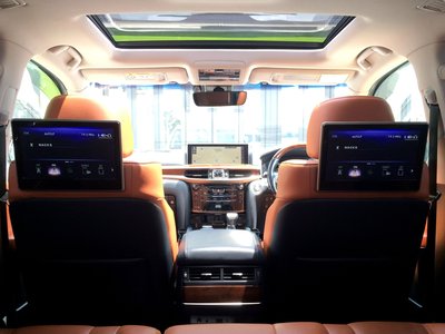 2016 Lexus LX photo 2