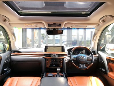 2016 Lexus LX photo 31