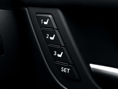 2016 Lexus LX photo 21