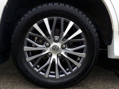 2016 Lexus LX photo 12