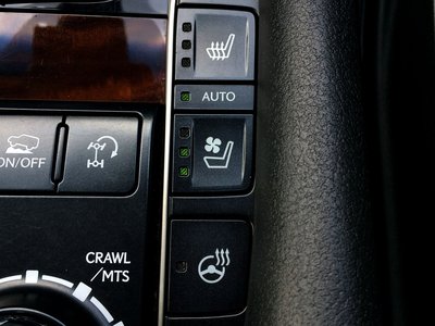 2016 Lexus LX photo 19
