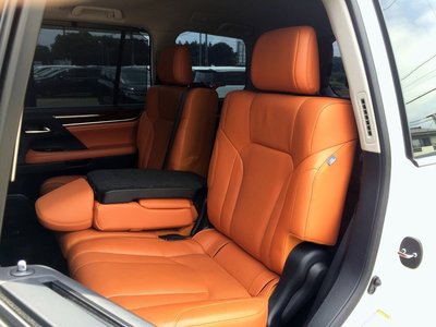 2016 Lexus LX photo 15