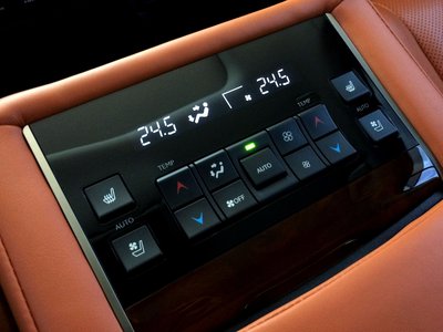 2016 Lexus LX photo 18