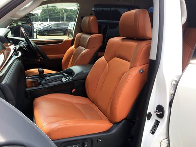 2016 Lexus LX photo 13