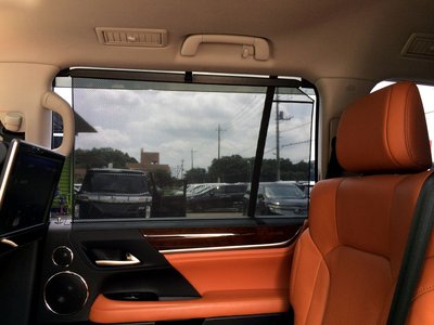 2016 Lexus LX photo 17
