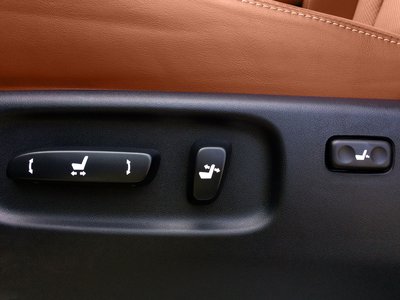 2016 Lexus LX photo 23