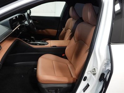 2025 Toyota CROWN SPORT photo 6