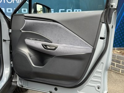 2025 Lexus LBX — миниатюра 38