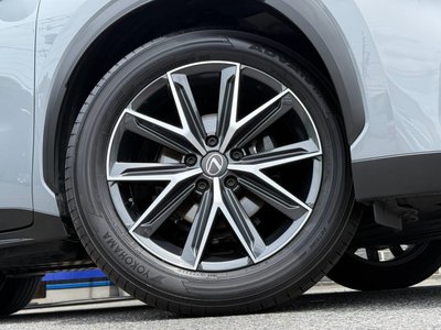 2025 Lexus LBX — миниатюра 11