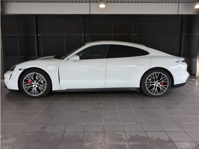 صورة 4 لـ 2021 Porsche TAYCAN
