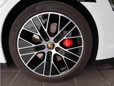 صورة 11 لـ 2021 Porsche TAYCAN