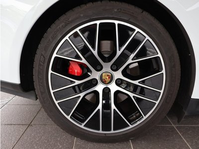 صورة 10 لـ 2021 Porsche TAYCAN