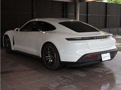 صورة 7 لـ 2021 Porsche TAYCAN