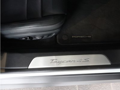 صورة 17 لـ 2021 Porsche TAYCAN