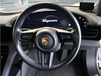 صورة 13 لـ 2021 Porsche TAYCAN