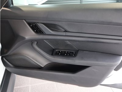 صورة 16 لـ 2021 Porsche TAYCAN