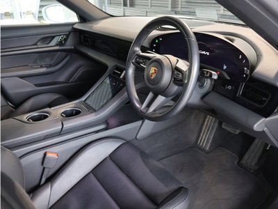 صورة 12 لـ 2021 Porsche TAYCAN