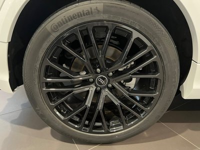2026 AUDI Q8 photo 5