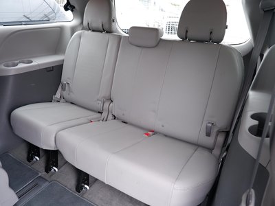 صورة 44 لـ 2019 Toyota SIENA