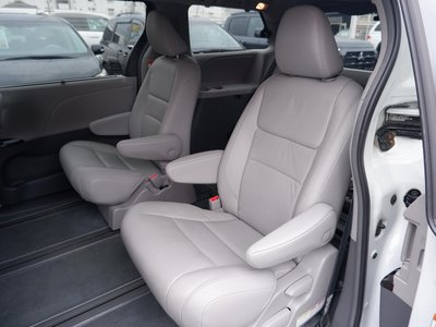 صورة 42 لـ 2019 Toyota SIENA